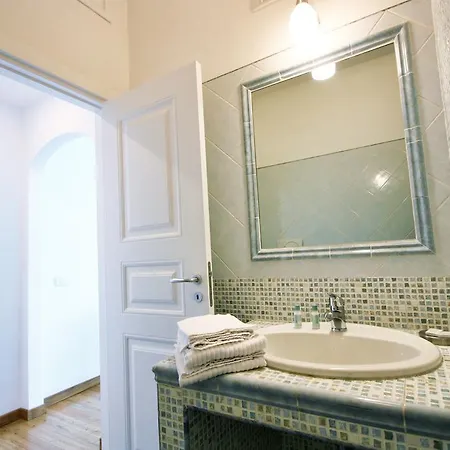 Couette-café Capri Inn 4*