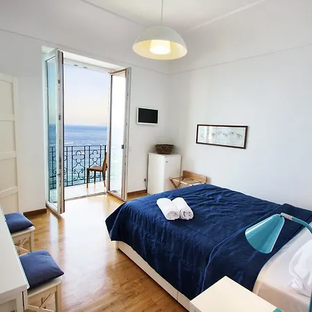 Capri Inn Couette-café 4*