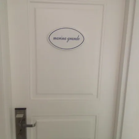 Couette-café Capri Inn 4*