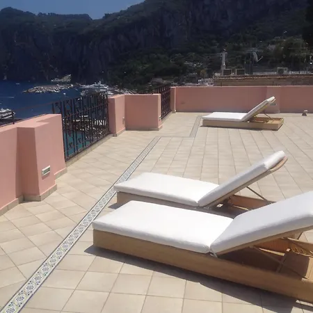 Bed and Breakfast Capri Inn 4*