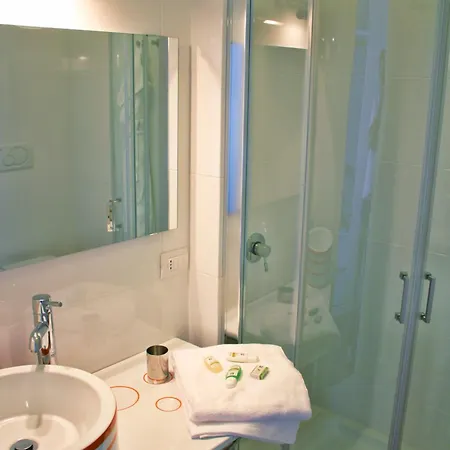 Couette-café Capri Inn 4*