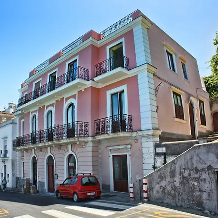 カプリ イン ベッド・アンド・ブレックファスト 4*