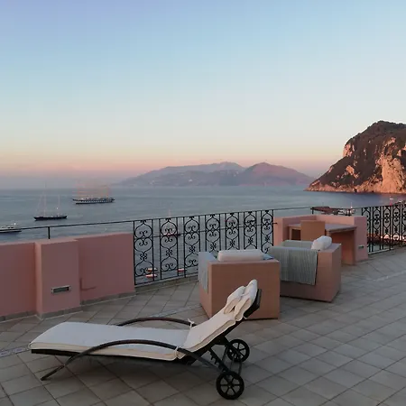 Capri Inn Couette-café 4*