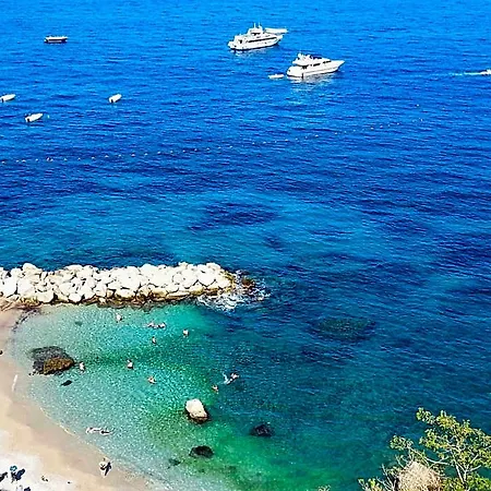 Capri Inn 4* קאפרי