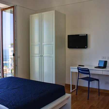 Capri Inn Couette-café 4*