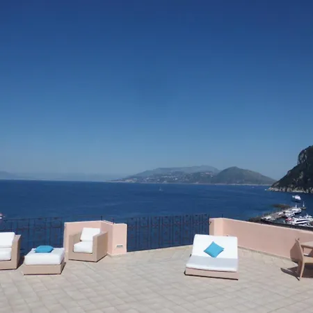 Capri Inn 4*