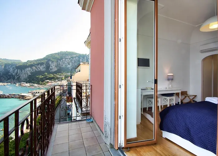 Capri Inn Bed and breakfast 4*