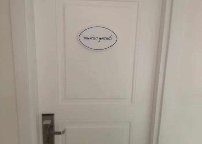 Bed & Breakfast Capri Inn 4*