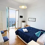 Capri Inn לינה וארוחת בוקר 4*