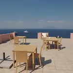 Capri Inn לינה וארוחת בוקר 4*