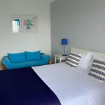 לינה וארוחת בוקר Capri Inn קאפרי