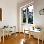 לינה וארוחת בוקר Capri Inn קאפרי
