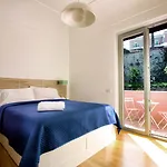 לינה וארוחת בוקר Capri Inn