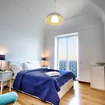 לינה וארוחת בוקר Capri Inn קאפרי