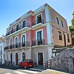 Capri Inn לינה וארוחת בוקר 4*