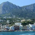 Capri Inn 4* קאפרי