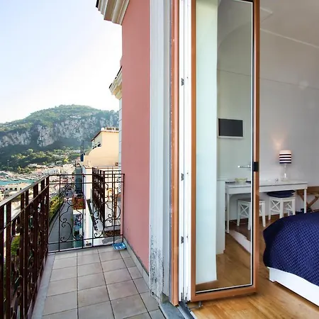Capri Inn Bed and Breakfast 4*