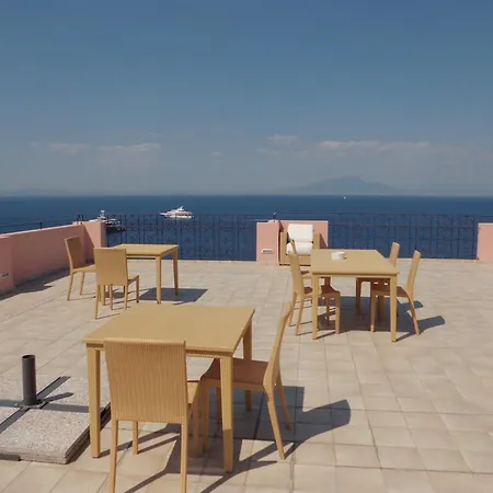 Capri Inn Bed and Breakfast 4*