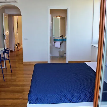 Capri Inn 4*