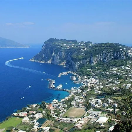 Bed and Breakfast Capri Inn 4*