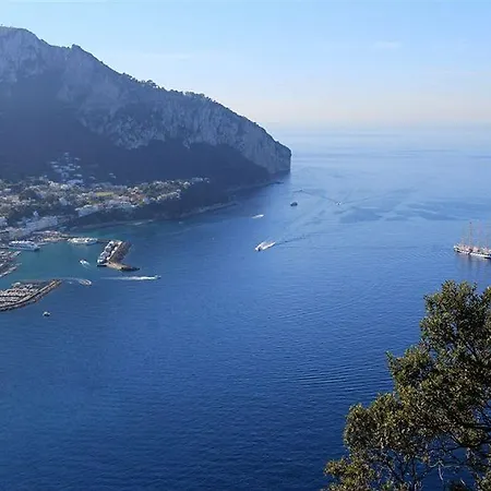 Capri Inn Bed and Breakfast 4*